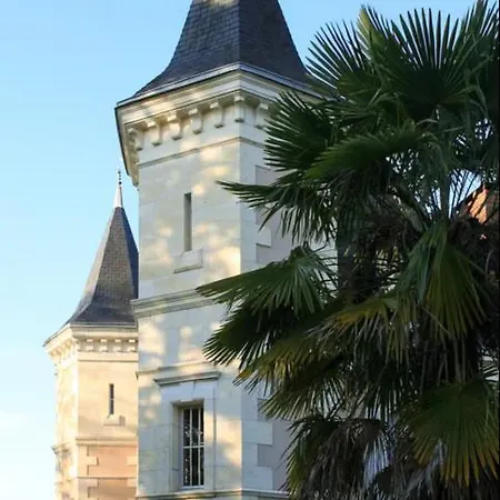 Le Chateau De Monciaux Villa Bourrou